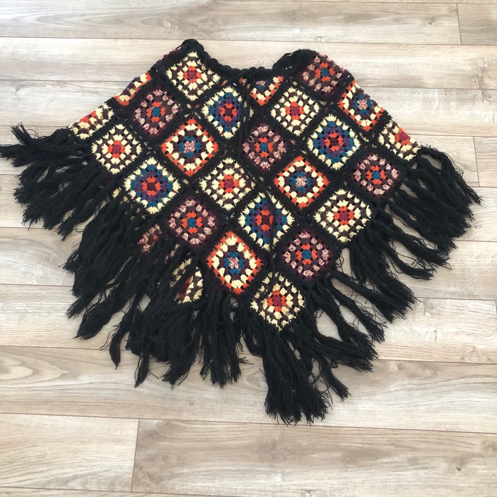 Hazel vintage-style fringe poncho